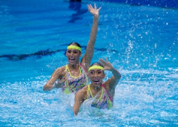 NURIA Y JOANA AVANZAN A LA FINAL DE NATACIóN ARTíSTICA