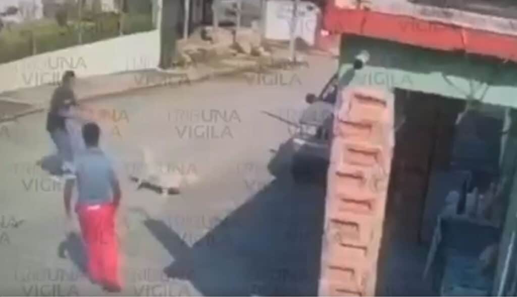 VIDEO-Matan-a-machetazos-a-perrito-en-la-calle