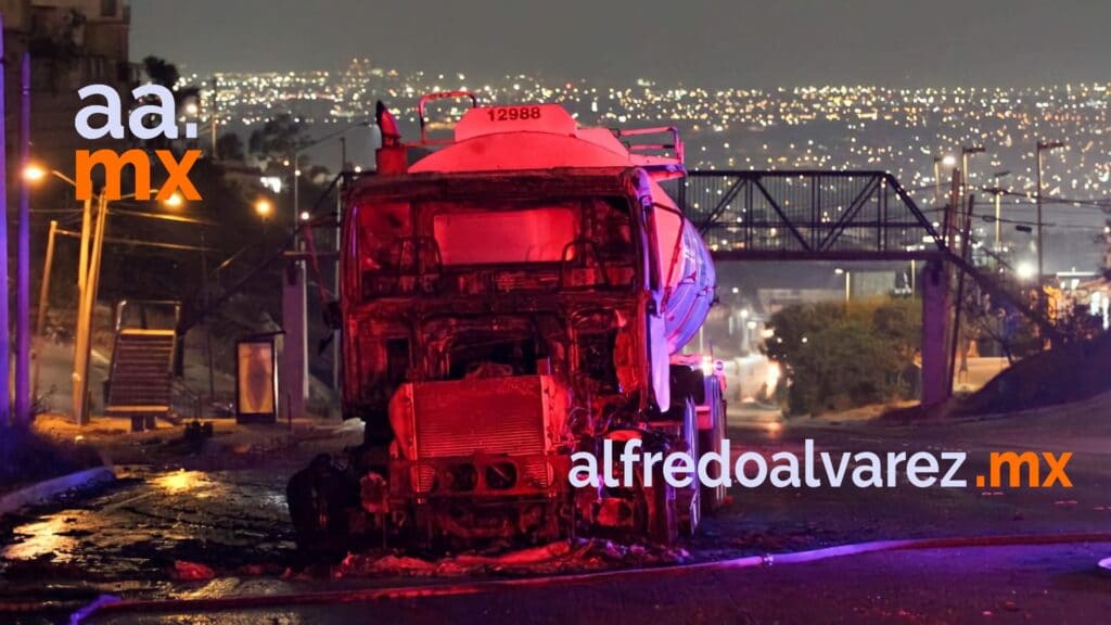 Pipa-de-Pemex-se-incendia-en-el-libramiento