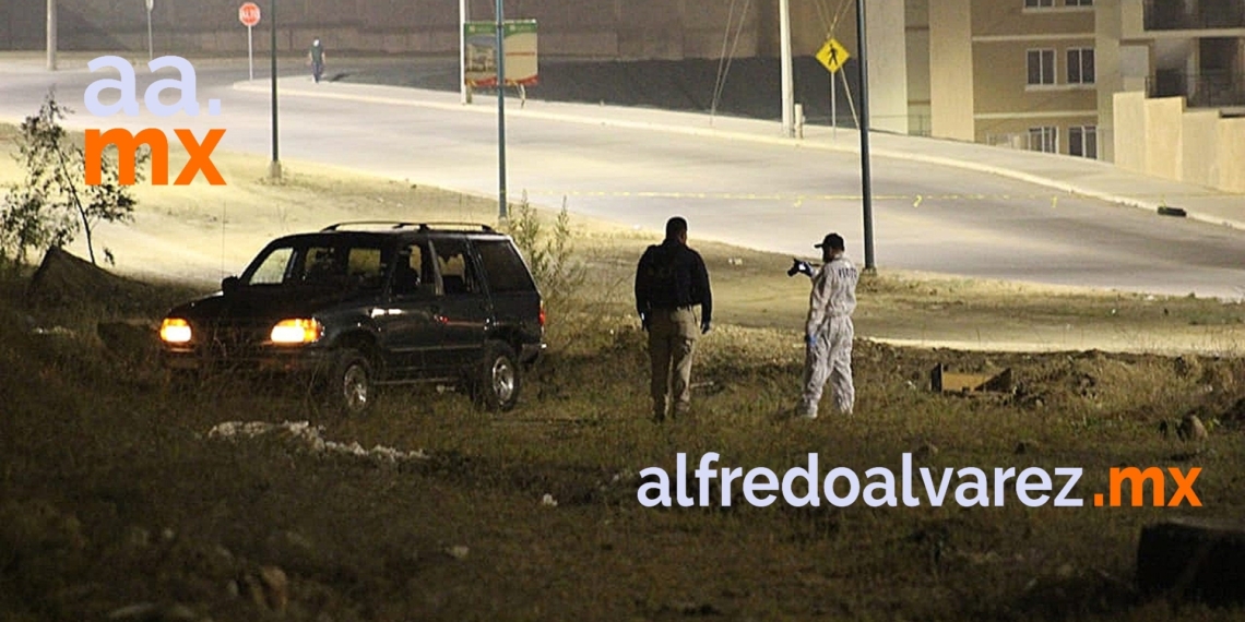 LO RAFAGUEAN A BALAZOS MIENTRAS CONDUCíA Y SE ESTRELLA