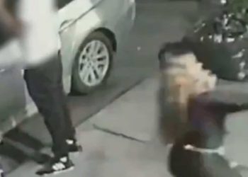 VIDEO: MUJER DISPARA A OTRA EN LA NUCA EN MEDIO DE TESTIGOS