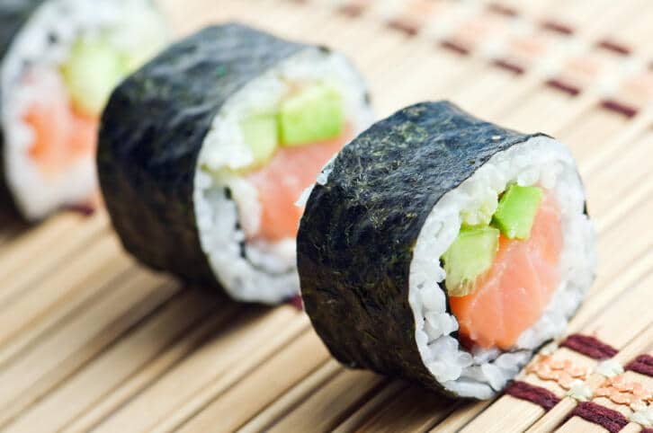 mesera-de-sushi-recibe-propina-de-20-pesos