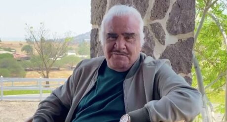 Vicente Fernández no está en estado vegetativo, aclaran