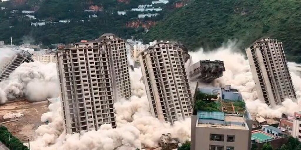 La-impresionante-destruccion-de-15-rascacielos-en-China