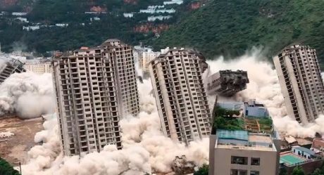La impresionante destrucción de 15 rascacielos en China