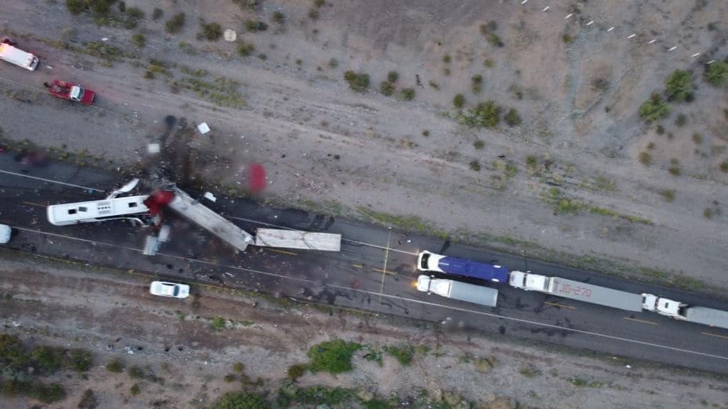 VIDEO-muestra-sitio-del-camionazo-en-Sonora