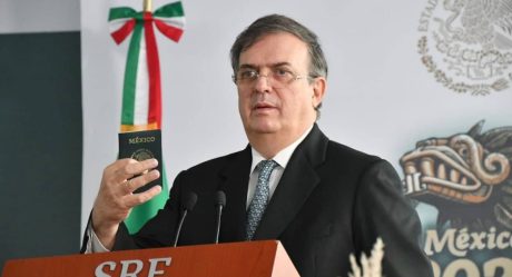 Anuncian que pasaportes tendrán foto de los padres