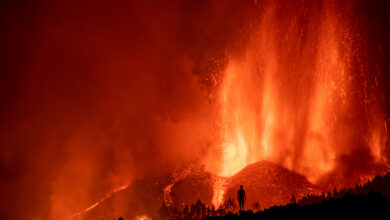Desalojan-miles-por-erupcion-de-volcan-en-La-Palma