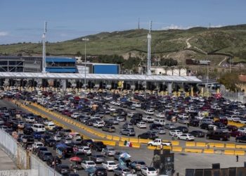 ESTADOS UNIDOS EXTIENDE LAS RESTRICCIONES DE CRUCE