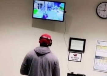 JUEGA XBOX EN HOSPITAL MIENTRAS SU NOVIA ESTá EN LABOR DE PARTO