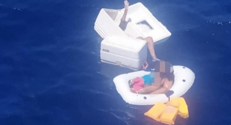 Niños quedaron a la deriva y se aferraban a cadáver de su madre