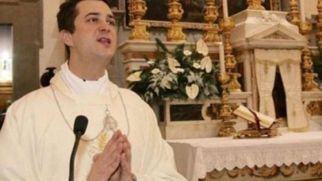 Detienen-sacerdote-que-usaba-limosnas-para-comprar-droga