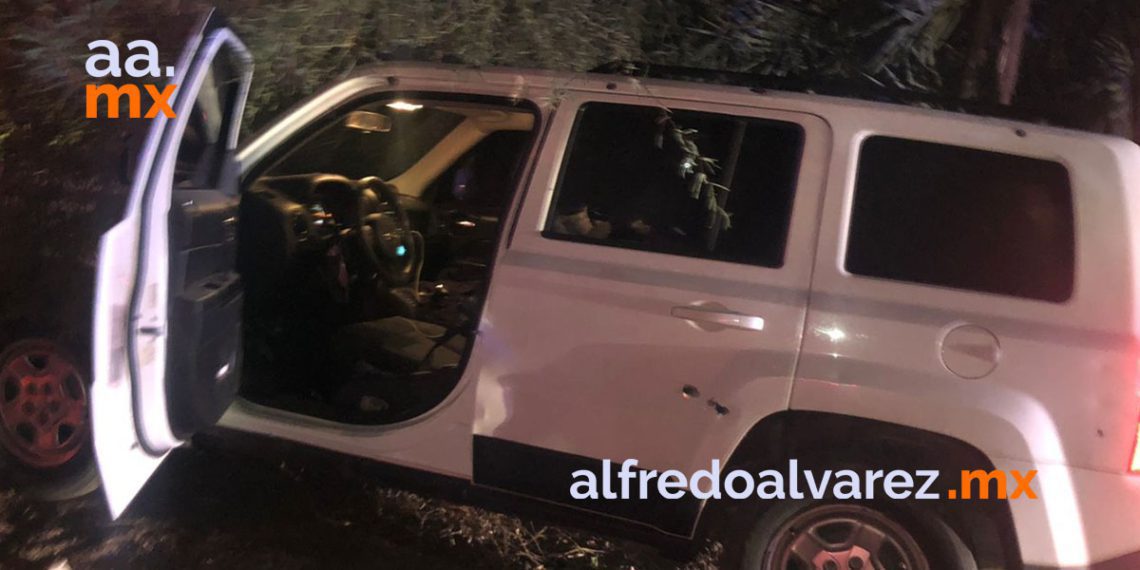 BALEAN A UNA POLICíA JUNTO A SU FAMILIA