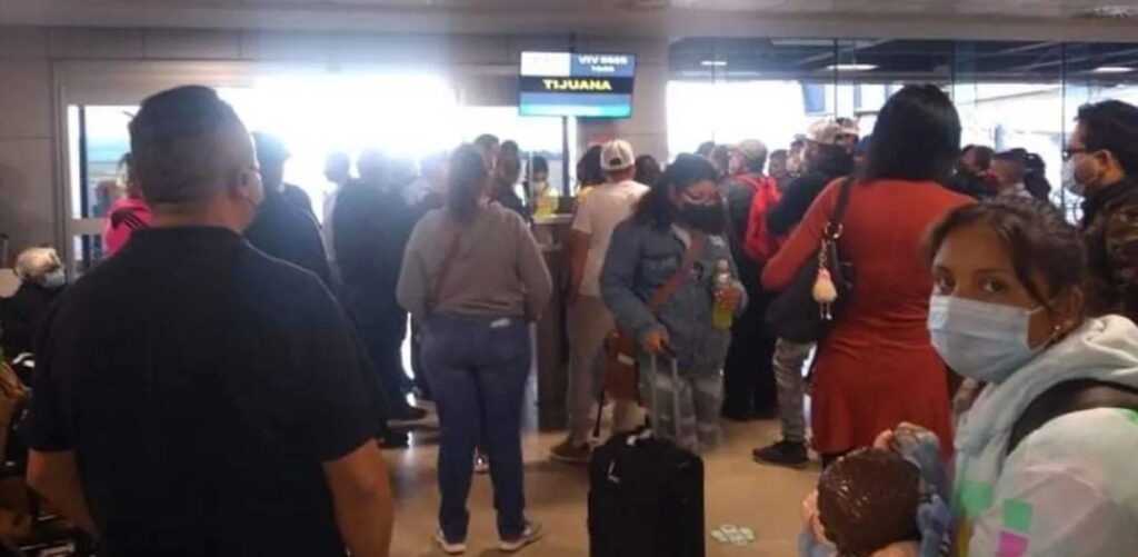 Se-incendia-turbina-de-avion-que-viajaba-a-Tijuana