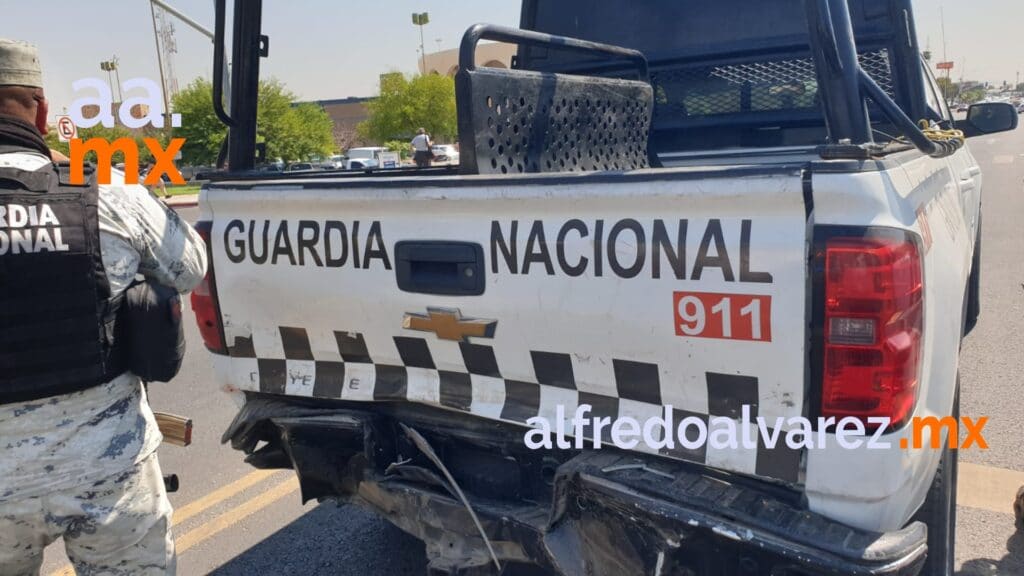 Pick-Up-se-estampa-con-unidad-de-la-Guardia-Nacional