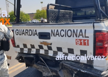 PICK UP SE ESTAMPA CON UNIDAD DE LA GUARDIA NACIONAL