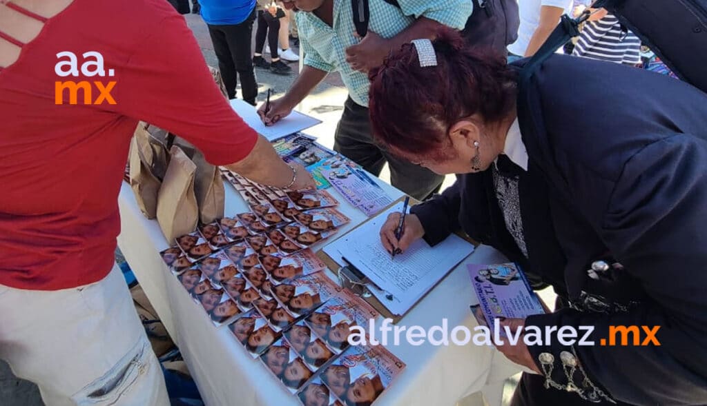 REGALAN PRESERVATIVOS EN PLAZA DE TIJUANA