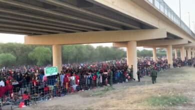 Miles-de-migrantes-viven-bajo-un-puente-en-la-frontera-Texas
