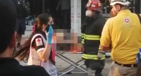 Se desploma techo de zapatería; 2 mueren y 4 quedan atrapadas