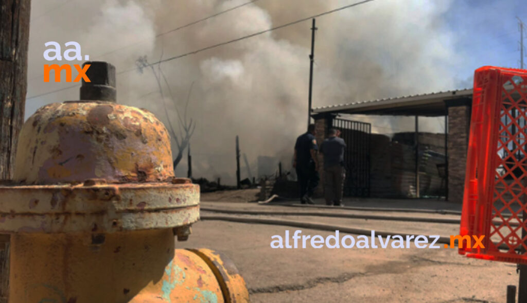 Fuerte-incendio-consume-casas-y-rancho