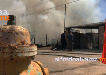 FUERTE INCENDIO CONSUME CASAS Y RANCHO