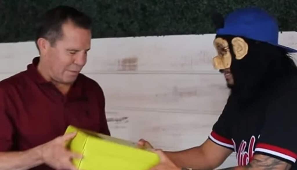 VIDEO-Julio-César-Chávez-explota-contra-youtuber-por-un-regalo