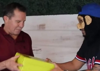 VIDEO: JULIO CéSAR CHáVEZ EXPLOTA CONTRA YOUTUBER POR UN REGALO