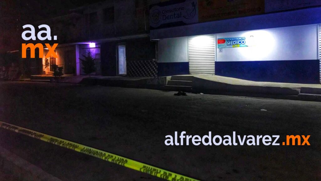 LESIONAN A JOVEN A UN COSTADO DE UNA FARMACIA