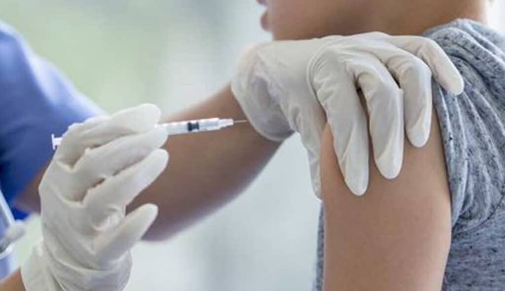 Vacunarán-contra-Covid-19-a-menores-de-NL-en-EU