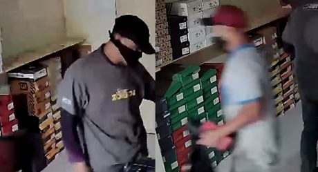 VIDEO: Sujetos armados asaltan comercio; los buscan