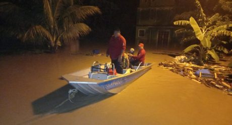 Evacúan a familias en Tabasco debido a lluvias y deslaves