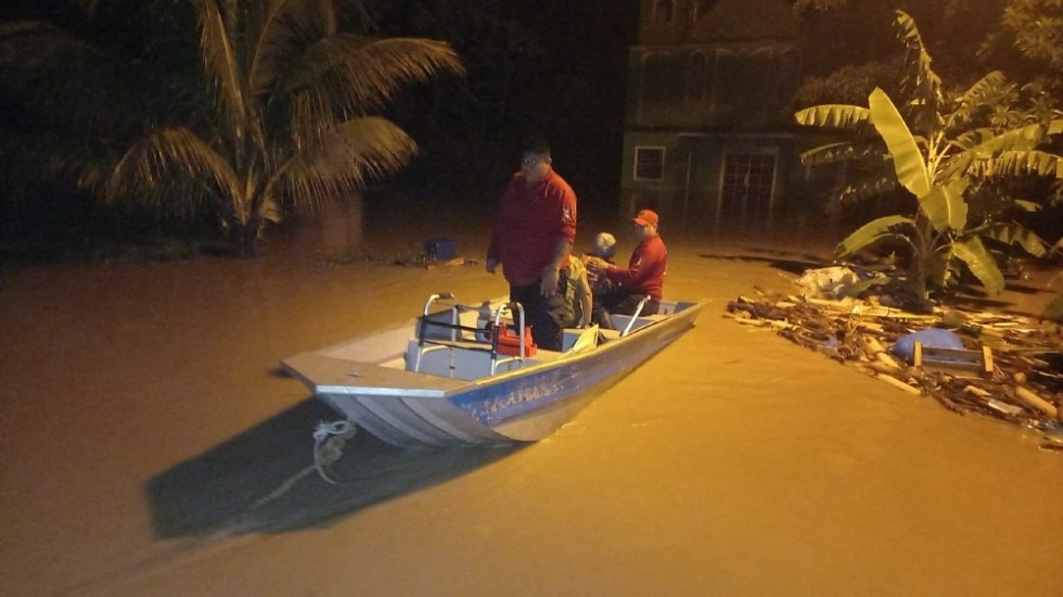 EVACúAN A FAMILIAS EN TABASCO DEBIDO A LLUVIAS Y DESLAVES