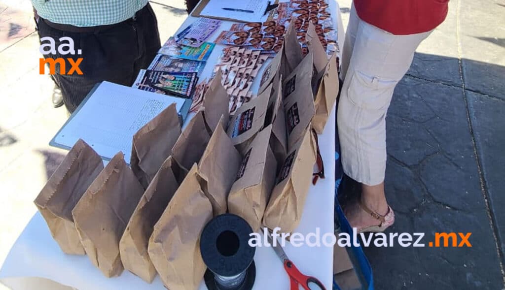 REGALAN PRESERVATIVOS EN PLAZA DE TIJUANA