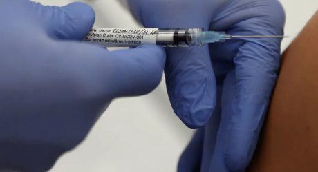 Vacunas avaladas por OMS para cruzar a EU no son definitivas