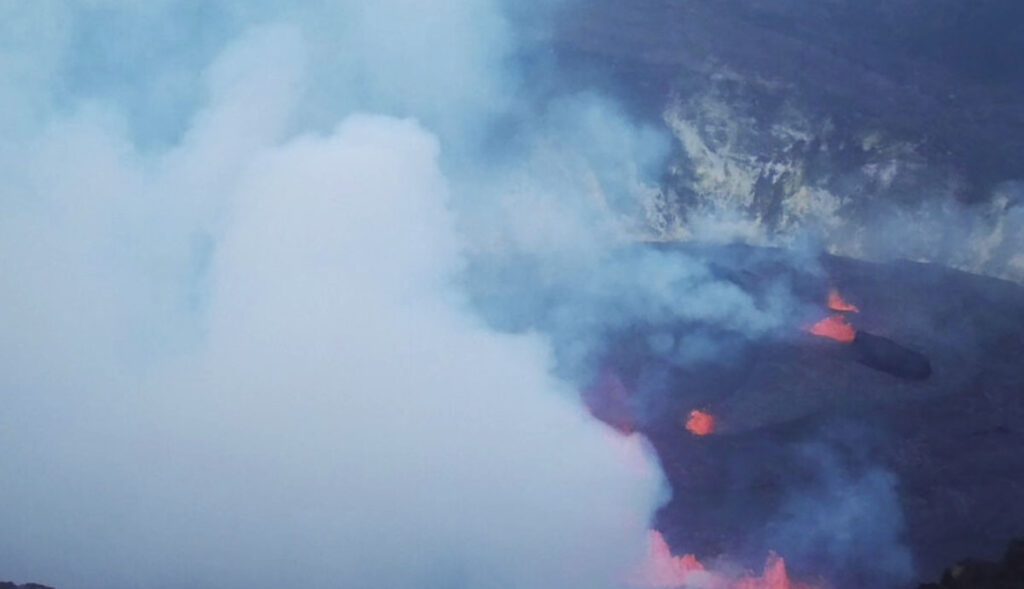 Volcán-Kilauea-entra-en-erupción