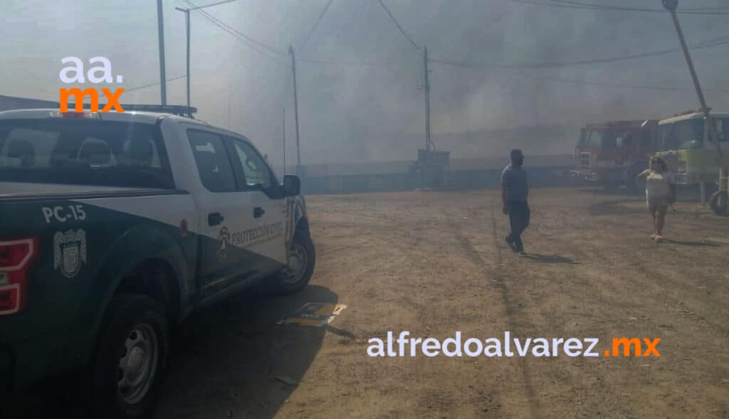 FUERTE INCENDIO CONSUME CASAS, VEHíCULOS Y CAMIONES