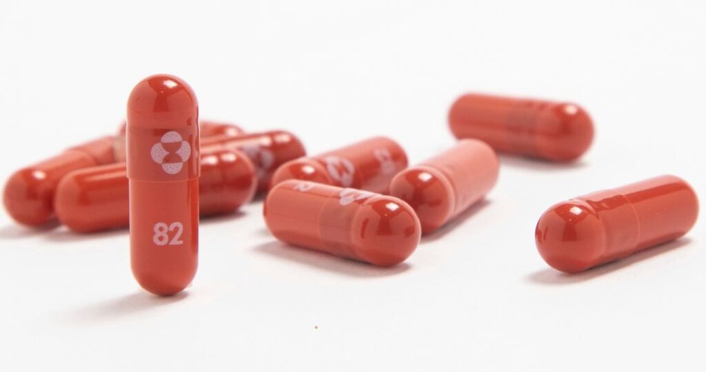 Anuncian-pastilla-que-reduce-mitad-el-riesgo-de-muerte-por-covid