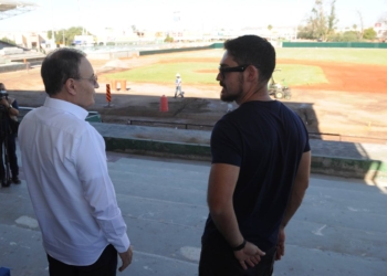 SUPERVISA DURAZO REHABILITACIóN DEL ESTADIO HéCTOR ESPINO