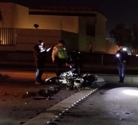 FALLECE MOTOCICLISTA AL CHOCAR CONTRA DOS VEHíCULOS