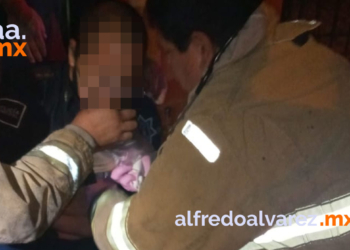 POLICíA SE INTOXICA AL AUXILIAR A MUJER DURANTE INCENDIO