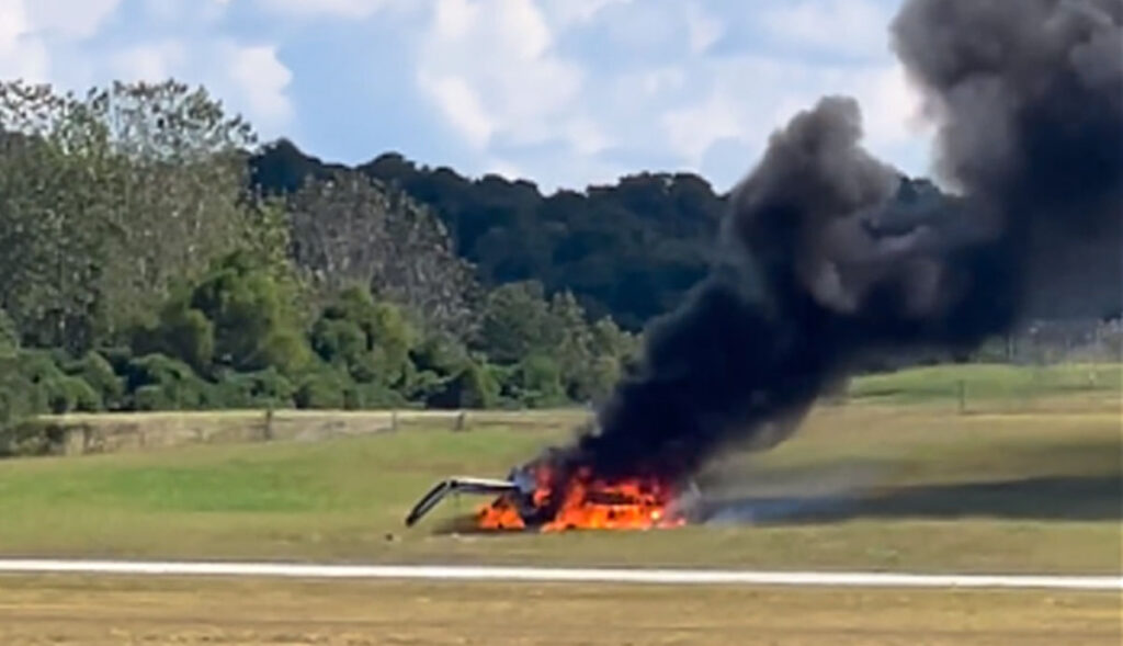 VIDEO-Avioneta-se-estrella-tras-despegar-hay-4-muertos