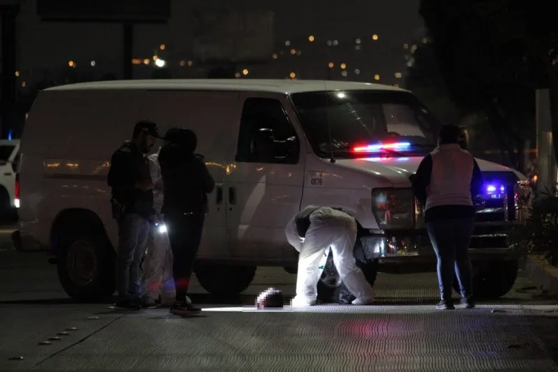 ARROJAN CUERPO CERCENADO Y NARCOMANTA EN PUENTE DE LA JOYA