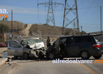 CHOCAN CAMIONETA Y PICK UP; HAY UN MUERTO Y HERIDOS