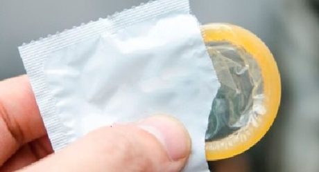 Declaran ilegal quitarse preservativo sin consentimiento durante sexo
