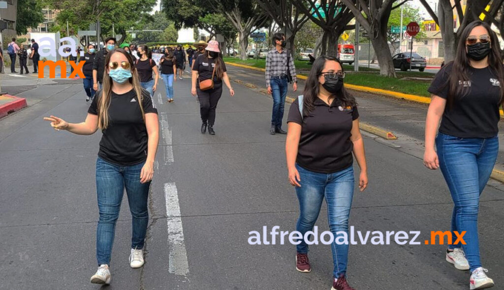 Maestros-se-manifiestan-por-falta-de-pagos-suspenderían-clases