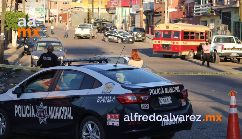 CALAFIA SIN FRENOS CHOCA AUTOS Y MATA A HOMBRE