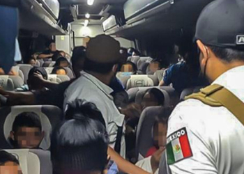 DETECTAN EN AUTOBúS A CENTENAR DE MIGRANTES, ENTRE ELLOS NIñOS