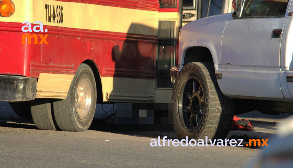 CALAFIA SIN FRENOS CHOCA AUTOS Y MATA A HOMBRE