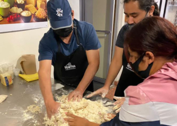 IMPARTEN TALLERES GRATUITOS PARA ELABORACIóN DE PAN DE MUERTO