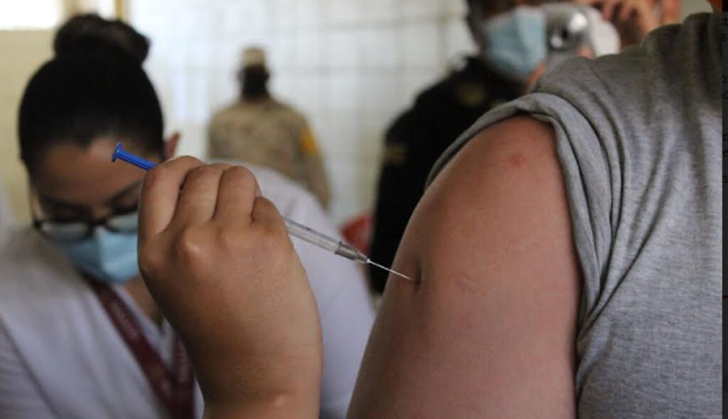 Aplican-vacuna-anticovid-en-penitenciarías-y-centros-para-adolescentes